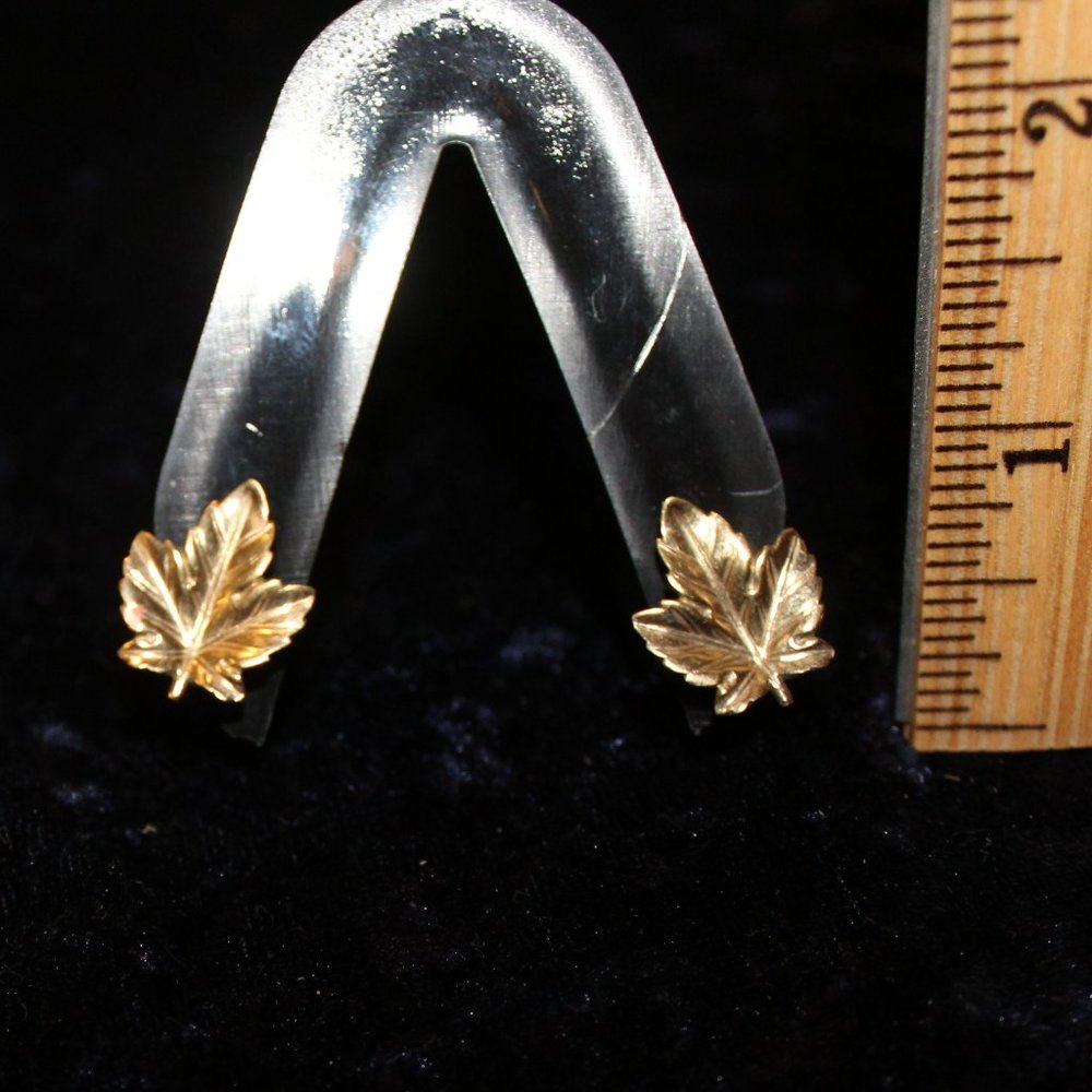Gold toned leaves screw post earrings - Picture 2 of 3